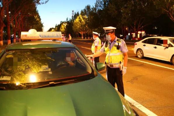 無用功！酒駕司機為躲避處罰“?；ㄕ小?，連吹15次測試儀